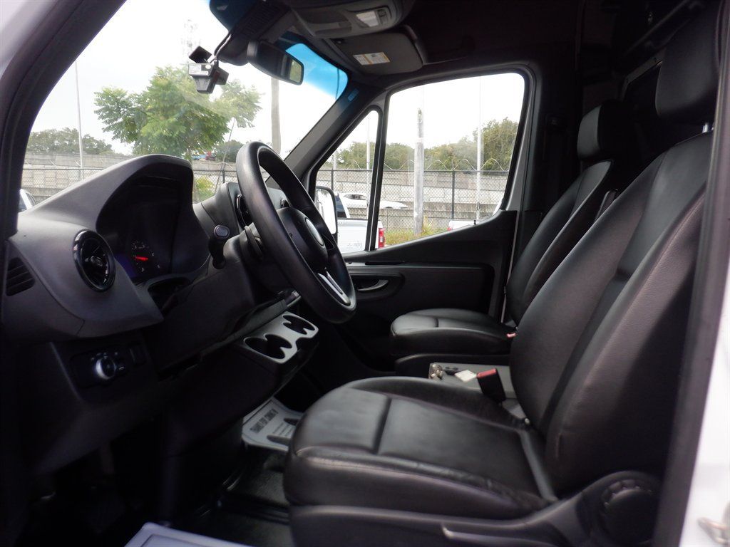 Used 2021 Freightliner Sprinter 2500 RWD image 15