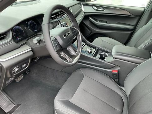 Used 2026 Jeep Grand Cherokee Laredo X AWD/4WD image 15