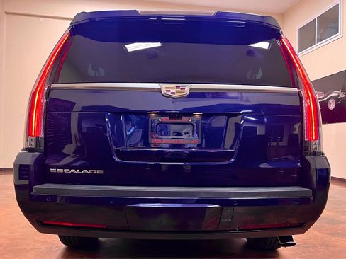 Used 2018 Cadillac Escalade ESV Premium Luxury AWD/4WD image 7