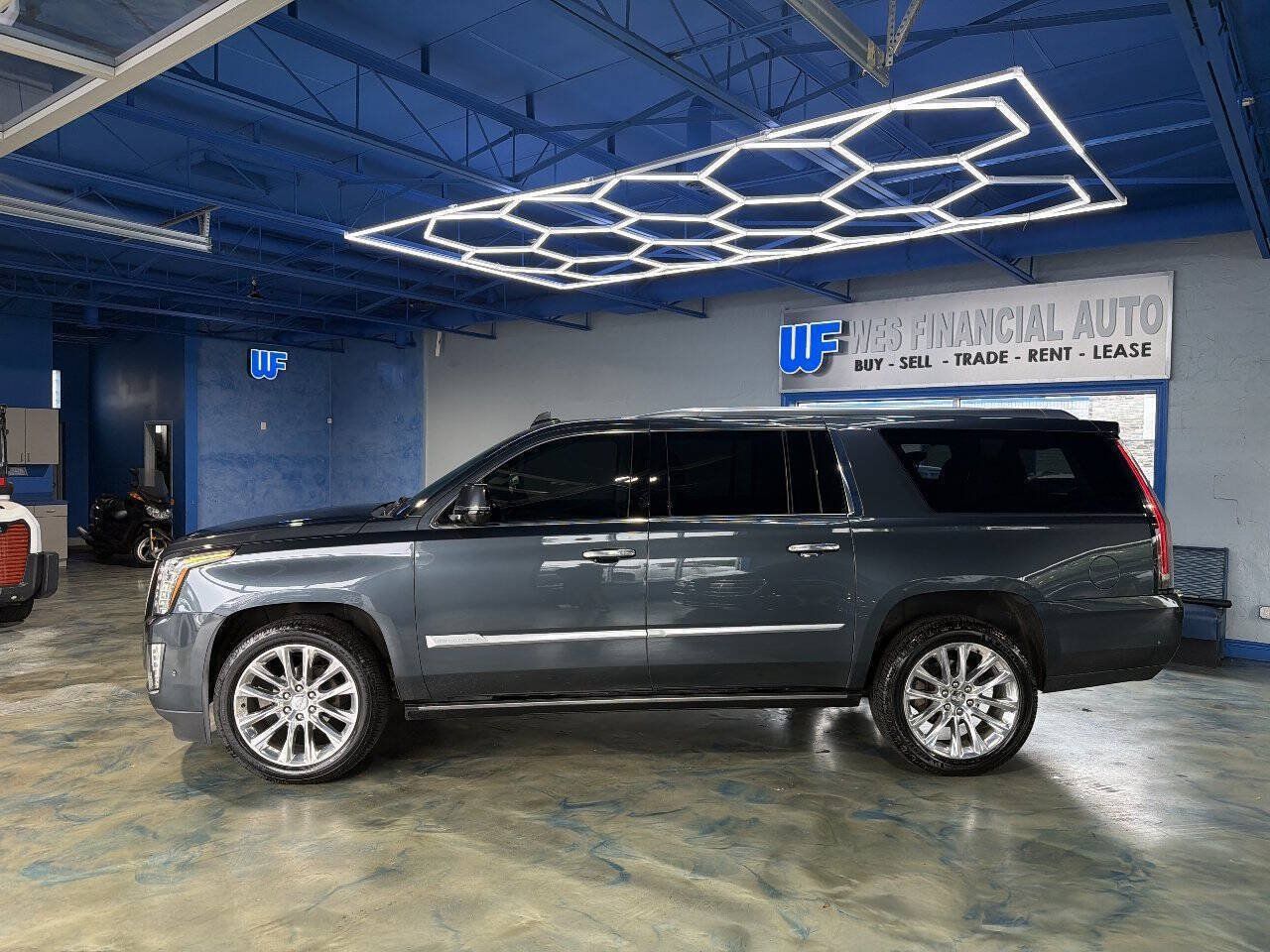 Used 2020 Cadillac Escalade ESV Premium Luxury AWD/4WD image 13