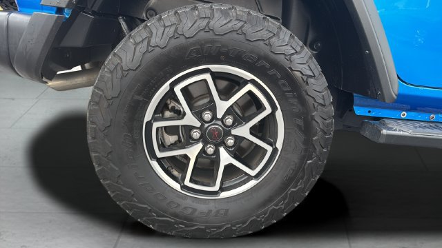 Used 2025 Jeep Wrangler Unlimited Rubicon w/ Convenience Group AWD/4WD image 27