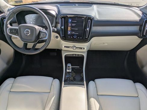 Certified 2022 Volvo XC40 T4 Inscription w/ Advanced Package image 15