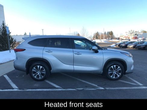 Used 2023 Toyota Highlander XLE image 14