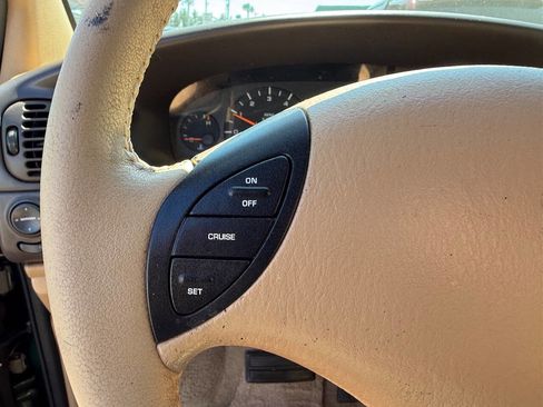 Used 1997 Chrysler Town & Country LXi image 25