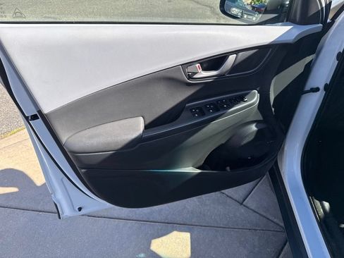 Used 2019 Hyundai Kona Limited FWD image 23