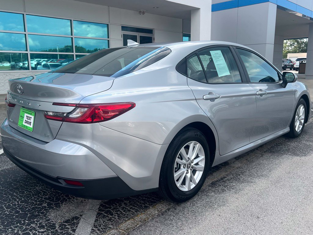 Used 2025 Toyota Camry LE FWD image 4