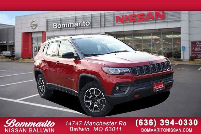Used 2025 Jeep Compass Trailhawk AWD/4WD image 1