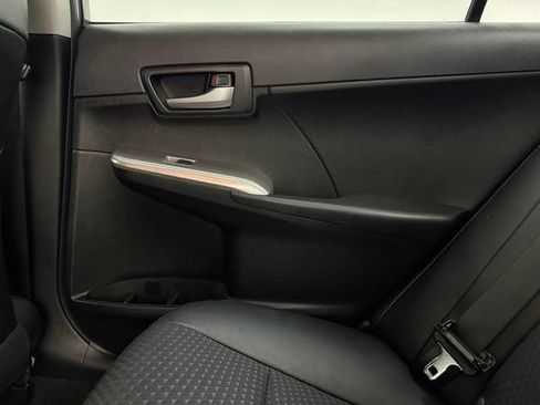 Used 2014 Toyota Camry SE FWD image 32