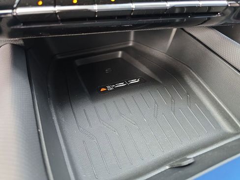 New 2026 Chevrolet Equinox EV LT image 17