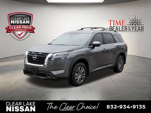 Certified 2025 Nissan Pathfinder SV FWD image 3