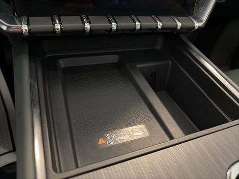 Used 2025 GMC Acadia AT4 w/ Luxury Package image 32