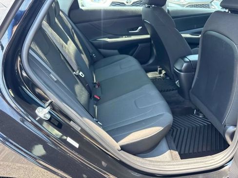 Used 2025 Hyundai Elantra SE FWD image 14