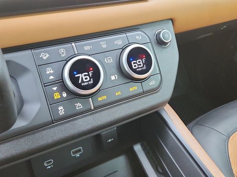 Used 2024 Land Rover Defender 130 X image 30