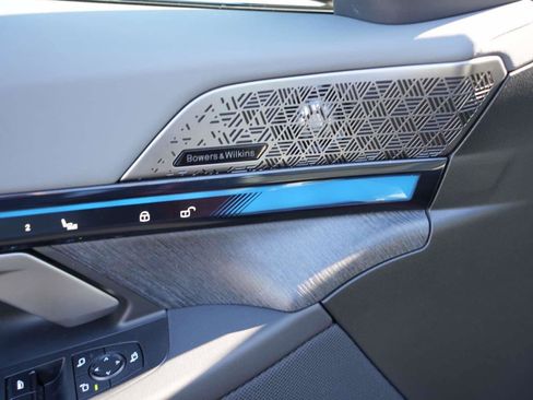 Used 2025 BMW i5 M60 w/ Dynamic Handling Package image 15