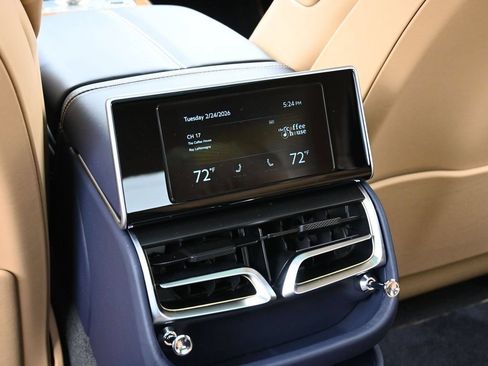 Used 2025 Bentley Flying Spur Plug-In Hybrid AWD/4WD image 30