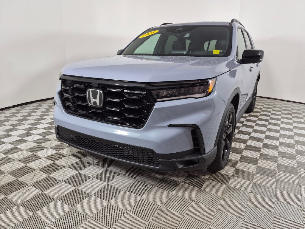 Used 2025 Honda Pilot Black Edition image 7
