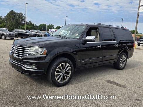 Used 2016 Lincoln Navigator L Select RWD image 3