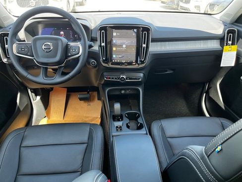 New 2025 Volvo XC40 B5 Core w/ Protection Package Premier image 11