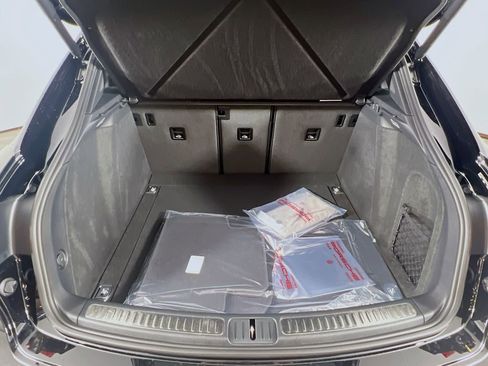 New 2026 Porsche Macan image 28