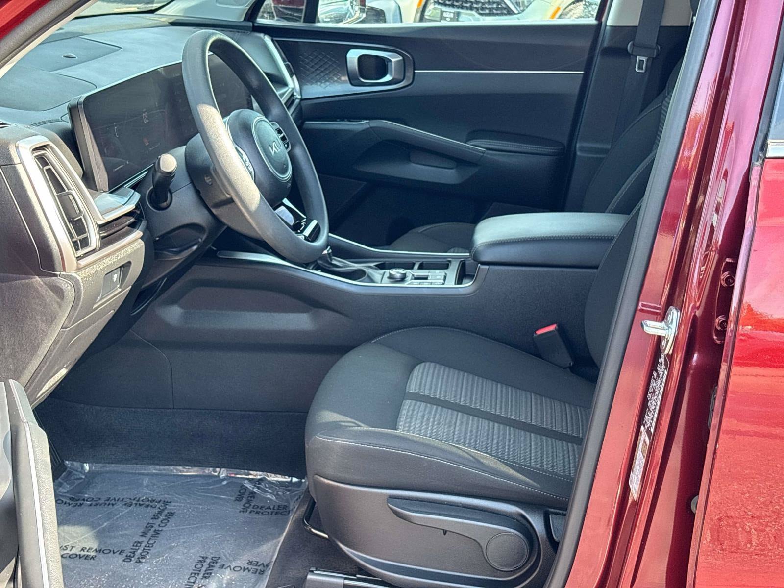 Used 2025 Kia Sorento LX FWD image 9