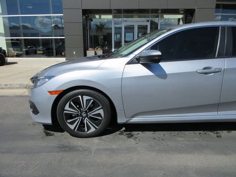 Used 2016 Honda Civic EX-L image 2