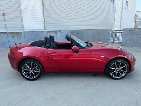 Used 2016 MAZDA MX-5 Miata Grand Touring RWD image 2