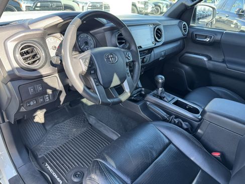 Used 2020 Toyota Tacoma TRD Off-Road image 28