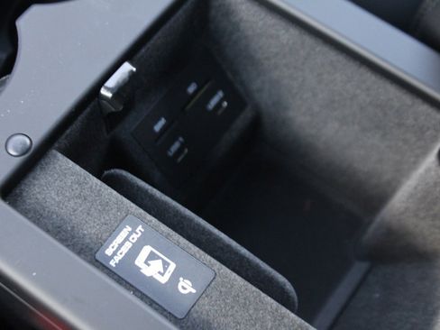 Used 2025 Porsche Macan image 34