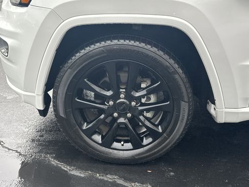 Used 2018 Jeep Grand Cherokee Altitude image 13