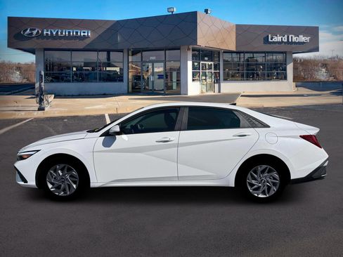 New 2026 Hyundai Elantra Blue image 3