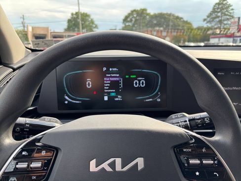 Used 2026 Kia Niro LX FWD image 32