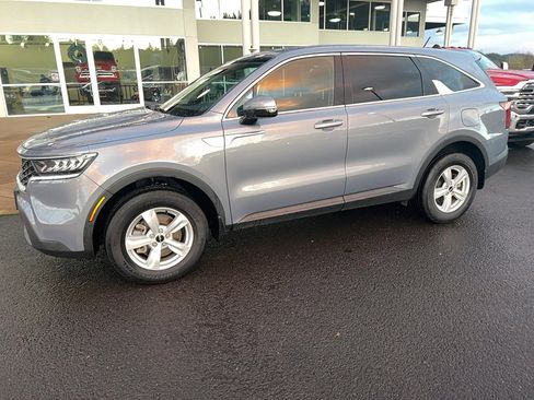 Used 2023 Kia Sorento LX image 1