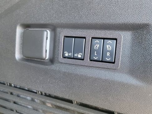 Used 2024 Chevrolet Tahoe Z71 w/ Luxury Package image 61