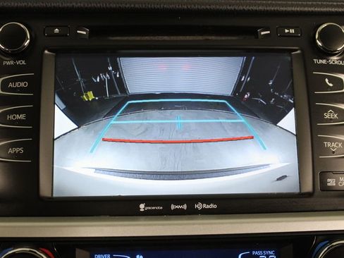 Used 2017 Toyota Highlander XLE image 30