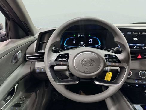 Used 2026 Hyundai Elantra SE FWD image 26