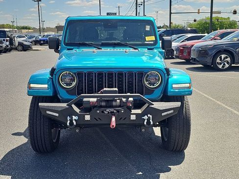 Used 2024 Jeep Wrangler Unlimited w/ Convenience Group AWD/4WD image 2