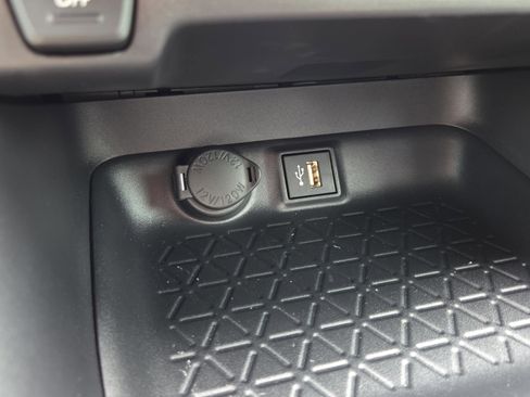 Certified 2025 Toyota RAV4 LE FWD image 31
