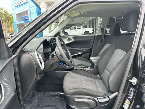 Used 2024 Kia Soul LX w/ Option Group 015 FWD image 30