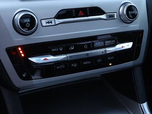 Used 2022 Ford Explorer XLT w/ Equipment Group 202A image 21