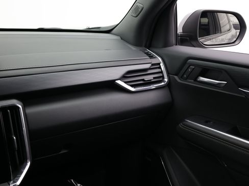 Used 2025 GMC Acadia Elevation FWD image 40