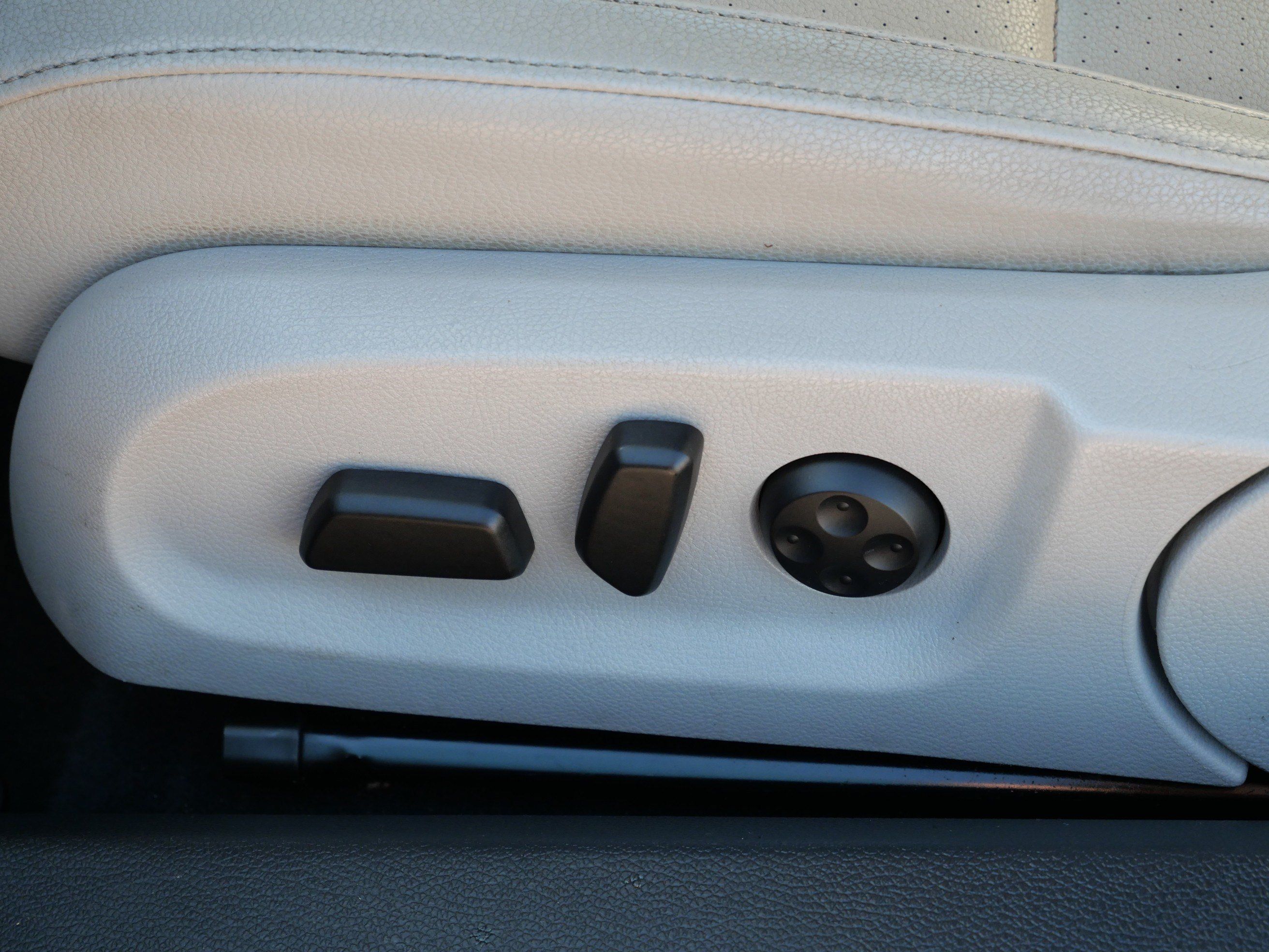 Used 2010 Volkswagen Eos Komfort FWD image 17
