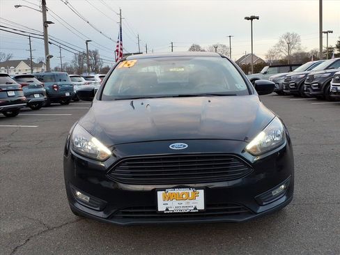 Used 2018 Ford Focus SE w/ SE Appearance Package image 2