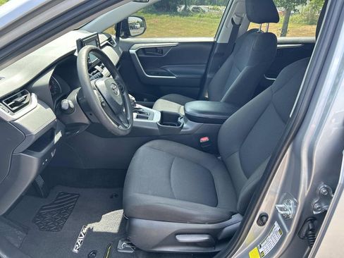 Used 2022 Toyota RAV4 LE FWD image 20