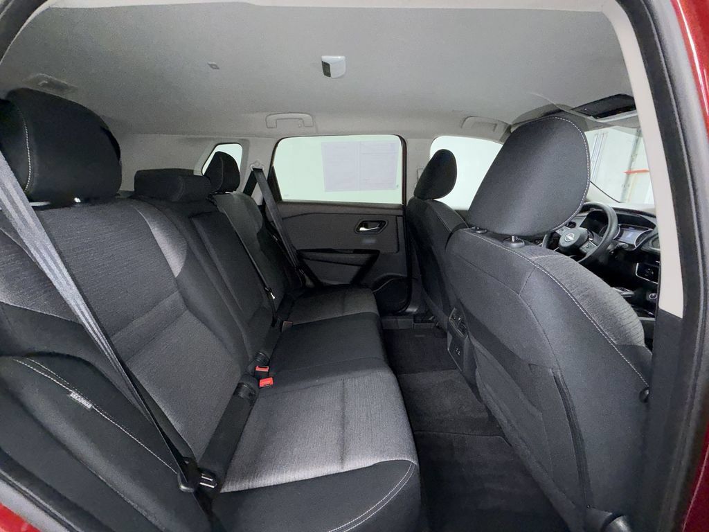 Used 2023 Nissan Rogue SV AWD/4WD image 6