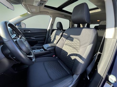 Used 2022 Nissan Pathfinder SV w/ SV Premium Package image 12