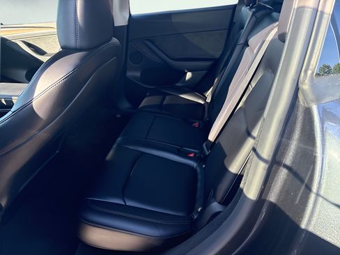 Used 2024 Tesla Model Y Long Range RWD image 18