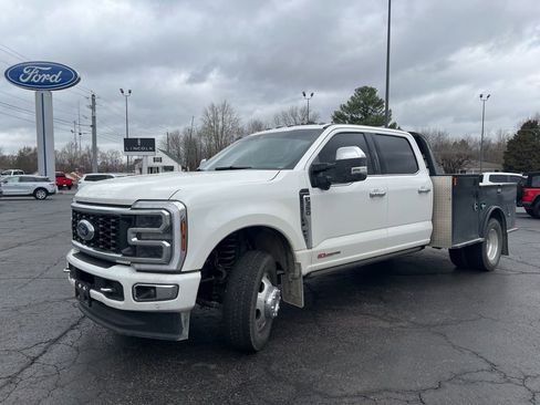 Used 2024 Ford F350 Platinum w/ FX4 Off-Road Package image 6