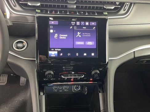 New 2025 Jeep Grand Cherokee L Laredo image 16