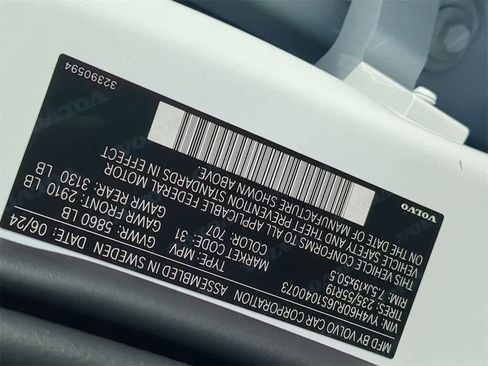 Certified 2025 Volvo XC60 T8 Core w/ Protection Package Premier image 34