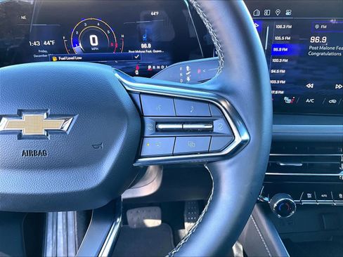 Used 2025 Chevrolet Traverse LT image 25